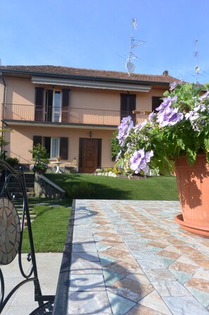 Exterior detail - "The Call of the Lake" near Milan Malpensa & Lakes CIN: IT012101C2GA2FUZ7O (Mercallo)