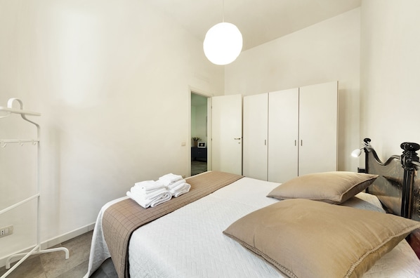 2 bedrooms, bed sheets