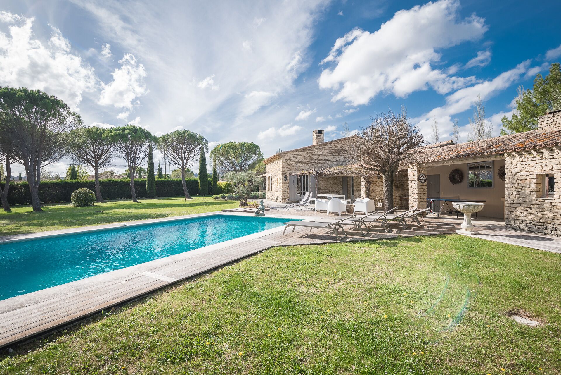 Charming villa in natural stone, beautifull garden, a lot of privacy. Gordes