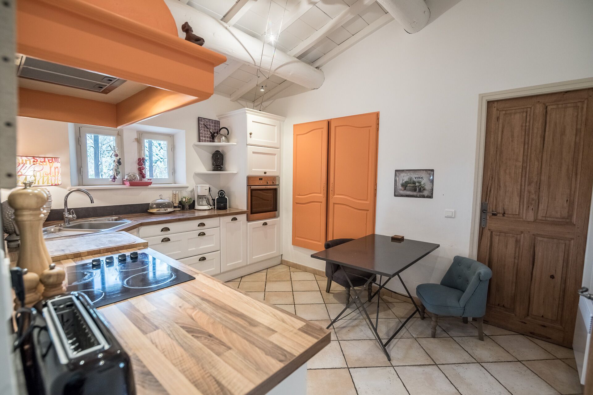 Charming villa in natural stone, beautifull garden, a lot of privacy. Gordes