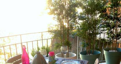 Luxury charm, terrace historic center Mazarin district with elevator