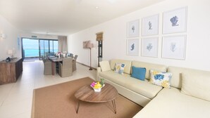 TV, fireplace, DVD player, stereo - VILLA ON THE BLUE WATER BAY (Blue Bay)