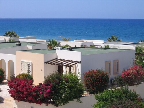 Villa de luxe en bord de mer, avec vue sur la plage, extrêmement bien située