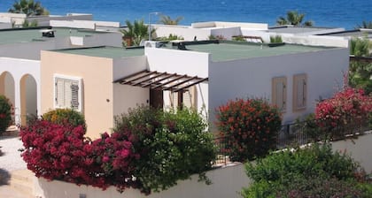 Villa de luxe en bord de mer, avec vue sur la plage, extrĂȘmement bien situĂ©e