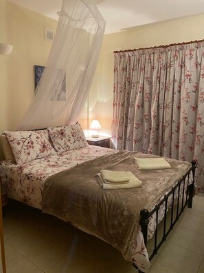 2 bedrooms, iron/ironing board, WiFi, bed sheets