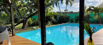 trooppinen puutarha-allasvilla - lähellä rantoja