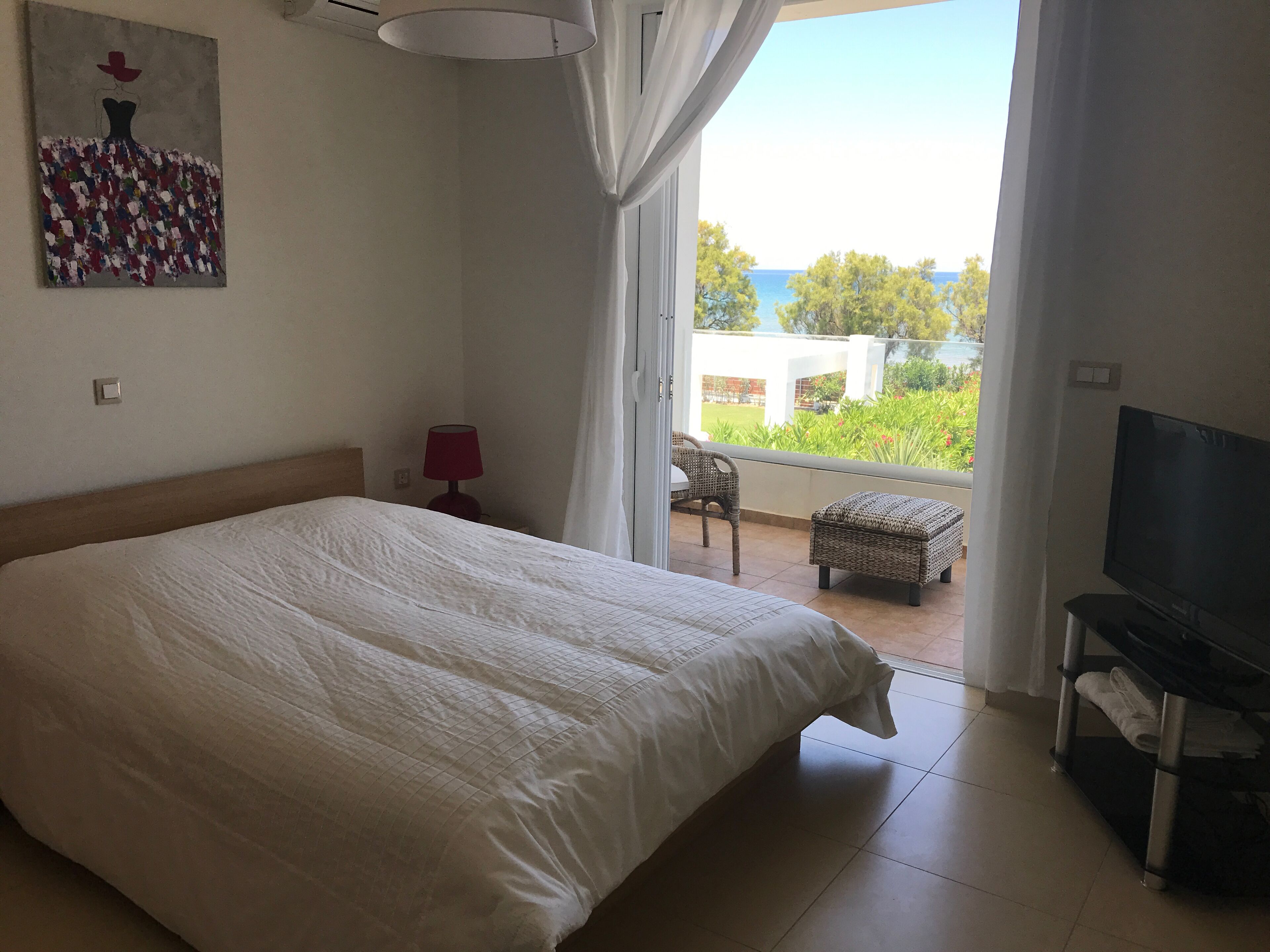 4 habitaciones, tabla de planchar con plancha, wifi y ropa de cama 