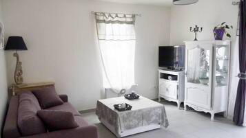 Smart TV, DVD player, stereo
