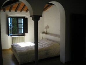 3 bedrooms, in-room safe, iron/ironing board, free WiFi