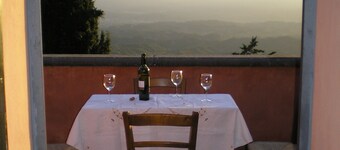 HillsideVilla overlooking the Tuscan landscape between Florence Arezzo and Siena