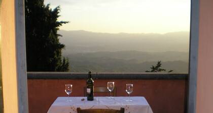 HillsideVilla overlooking the Tuscan landscape between Florence Arezzo and Siena