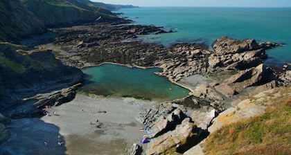 LUXURY PENTHOUSE APARTMENT ALONG  ILFRACOMBE SEAFRONT! GREAT FOR FAMILIES !