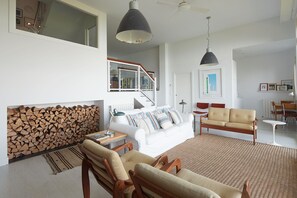 Televisio, takka, DVD-soitin