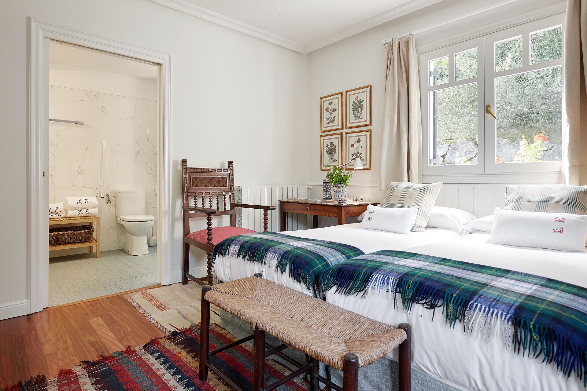 5 bedrooms, iron/ironing board, free WiFi, bed sheets