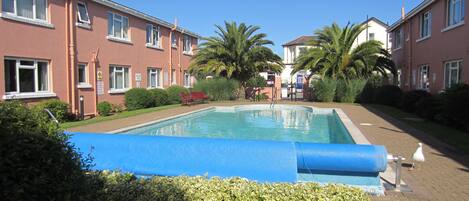 室外游泳池,恒温泳池