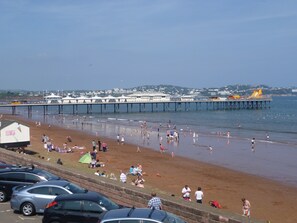 Beach nearby, sun-loungers - Best location! 2 mins from Paignton's sandy beach and pier. Outdoor heated pool  (Paignton)