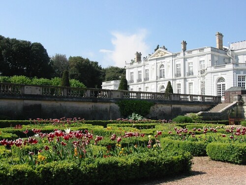 Best location! 2 mins from Paignton's sandy beach and pier. Outdoor heated pool 