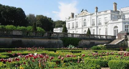 Best location! 2 mins from Paignton's sandy beach and pier. Outdoor heated pool