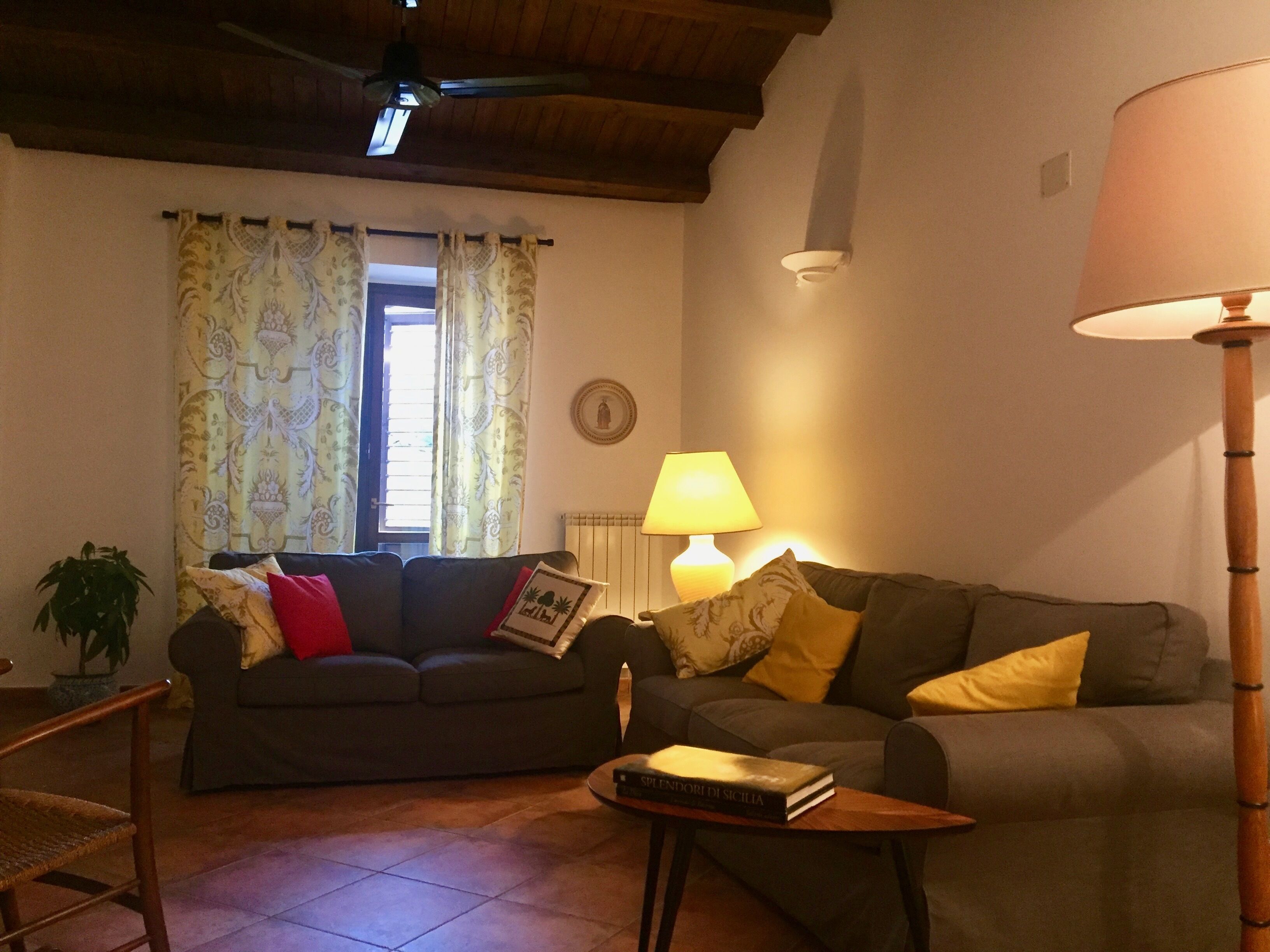 Spacious apartment with terrace in the heart of Palermo's historical old town