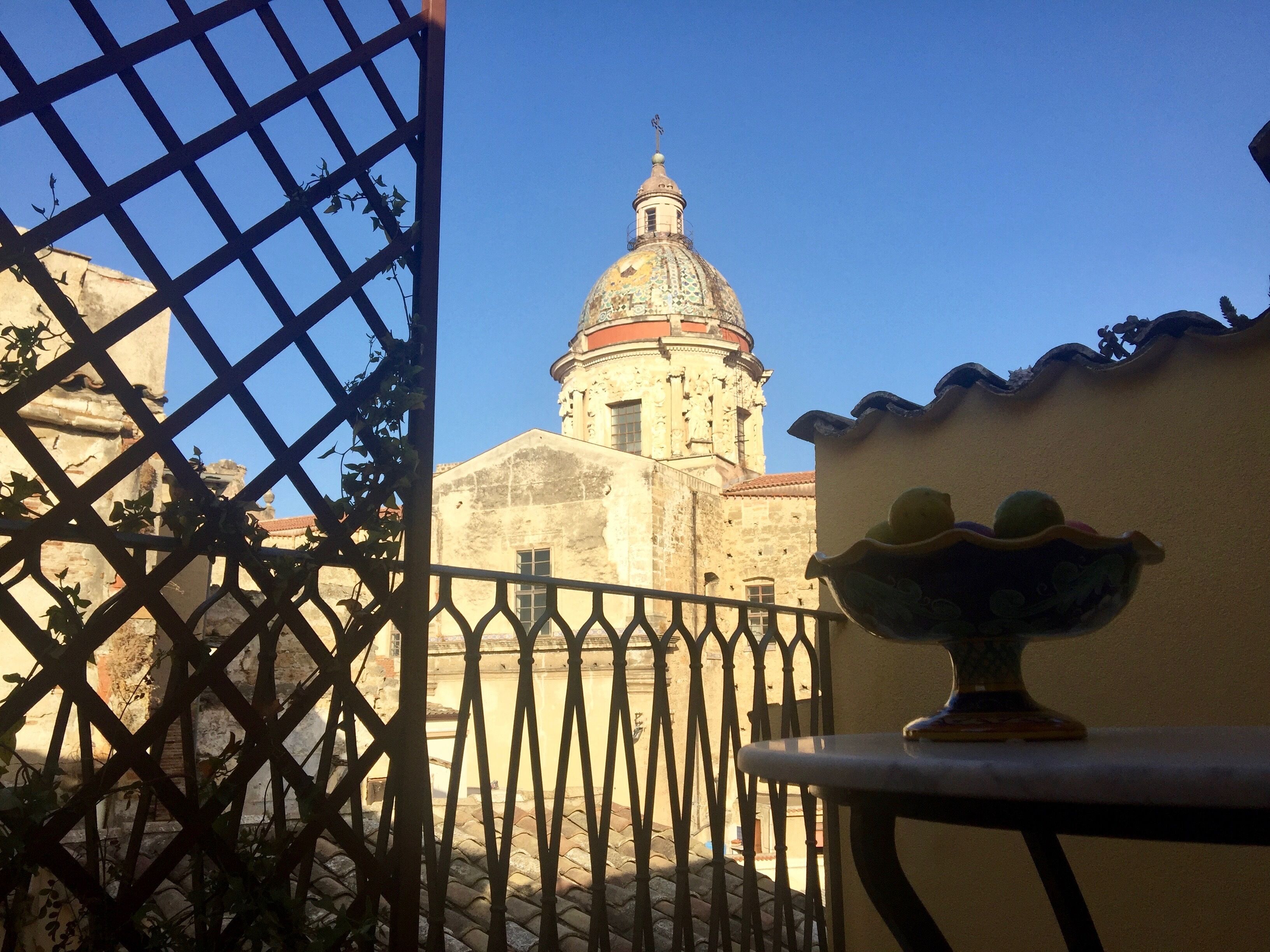 Spacious apartment with terrace in the heart of Palermo's historical old town
