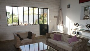 TV, fireplace, DVD player, stereo
