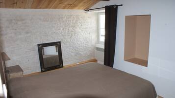 3 chambres, fer et planche à repasser, Wi-Fi, draps fournis