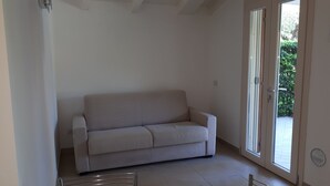 A room with a beige sofa, a door leading outside, and a window. - Pretty Independent Villa free wi-fi 2 bicycles (Pietrasanta)