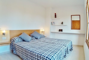 2 makuuhuonetta, silitysrauta/-lauta, ilmainen Wi-Fi, vuodevaatteet