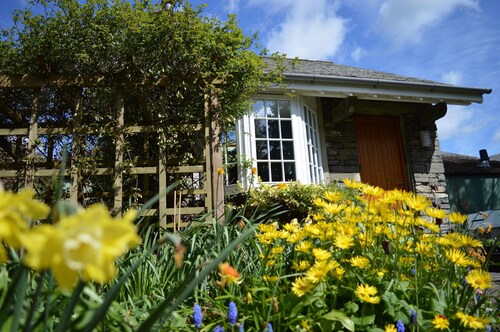 Lakeland Stone Built Cottage In Beautiful Private Gardens
