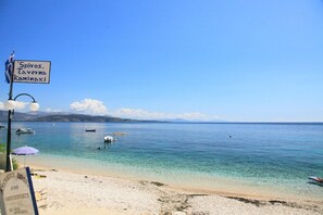 Beach - Chrissa Kaminaki: Amazing apartment with 2 bedrooms located right on the beach of Kaminaki (Gimari)