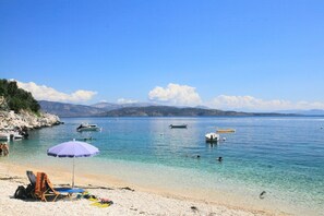 Beach - Chrissa Kaminaki: Amazing apartment with 2 bedrooms located right on the beach of Kaminaki (Gimari)