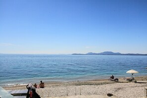 Beach - Chrissa Kaminaki: Amazing apartment with 2 bedrooms located right on the beach of Kaminaki (Gimari)