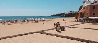 South Facing ground floor Apt with gardens , Powerful Fibre WI-Fi & Air Con