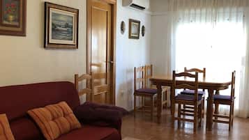 Smart TV, DVD player, books, stereo