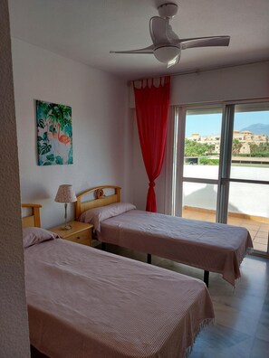2 bedrooms, iron/ironing board, free WiFi, bed sheets - BEACH & GOLF 2 BED APARTMENT WITH GREAT VIEWS (Roquetas de Mar)