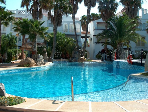 Pool - BEACH & GOLF 2 BED APARTMENT WITH GREAT VIEWS (Roquetas de Mar)