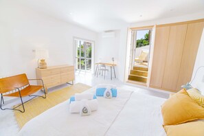 6 bedrooms, iron/ironing board, free WiFi, bed sheets