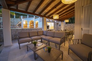 Outdoor dining - Villa Alcanada Sunrise (Alcúdia)