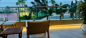 1st line luxury apartment with stunning sea view