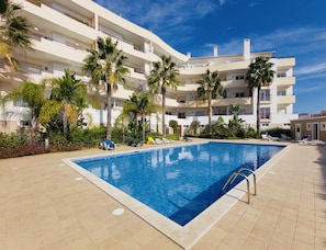 Piscine extérieure, piscine chauffée