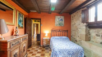 10 chambres, accès Internet, draps fournis