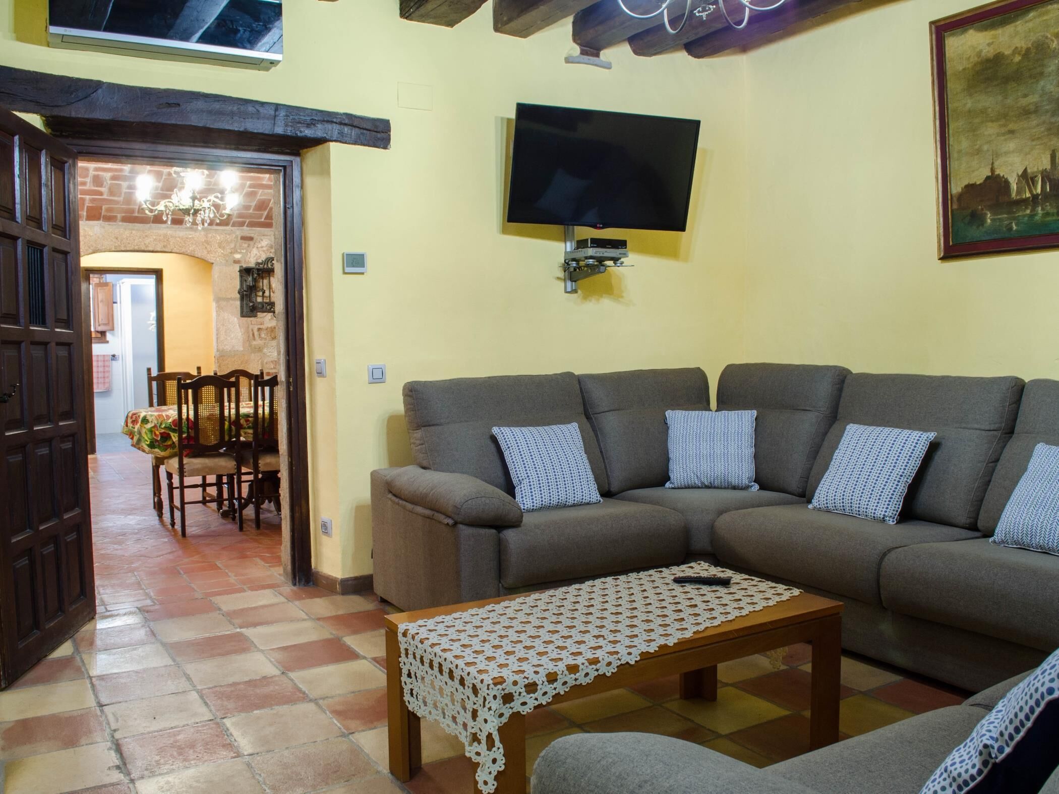 Masía con 10 grandes Habitaciones|34pers|Gran Sala de Juegos BBQ 45min de BCN