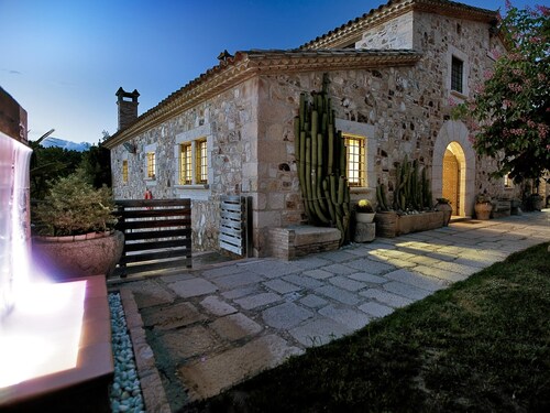 Large 10 A/C Bedrms Mansion in Spain| near Barcelona &15min beaches|Private pool