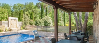 Grande Villa près des Plages & Barcelone, Grande Piscine, Salle de Jeux, BBQ