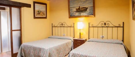 10 chambres, accès Internet, draps fournis