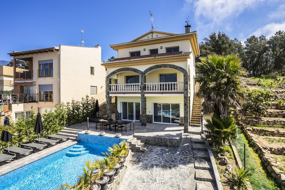 Casa Roca Grossa. Lloret lake, heated pool and whirlpool