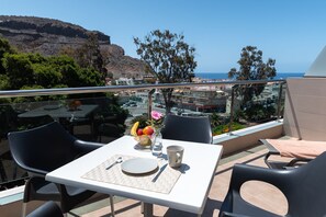 Outdoor dining - 3B-Apartments Las Palmeras (4 + 1 pax) (Puerto de Mogán)