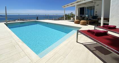 Villa Altavista. Henkeäsalpaavat näkymät. Ranta 15 min kävelymatkan päässä