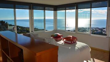 4 slaapkamers, een bureau, geluiddichte muren