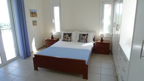 3 bedrooms, desk, iron/ironing board, travel cot